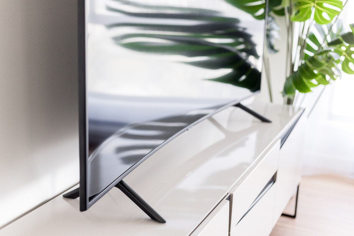 Amazing Location – 2BDRM/2BATH – right on Robson gallery image 4