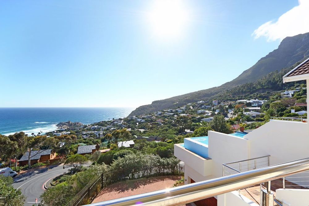 Photo 2 of Whale Rock accommodation in Llandudno, Cape Town with 5 bedrooms and 4 bathrooms