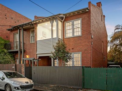 Modern 3.5BR Retreat with Prime Melbourne Location