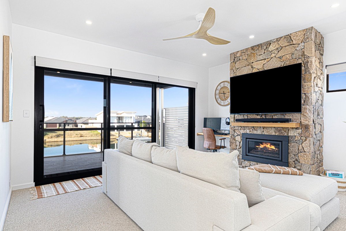 Ultimate Luxury on the waterfront gallery image 3