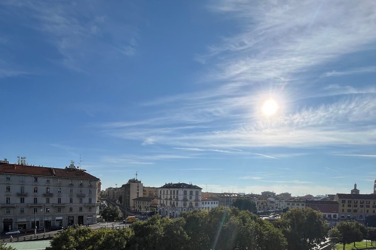 Central and Sunny Apartment – Navigli gallery image 3