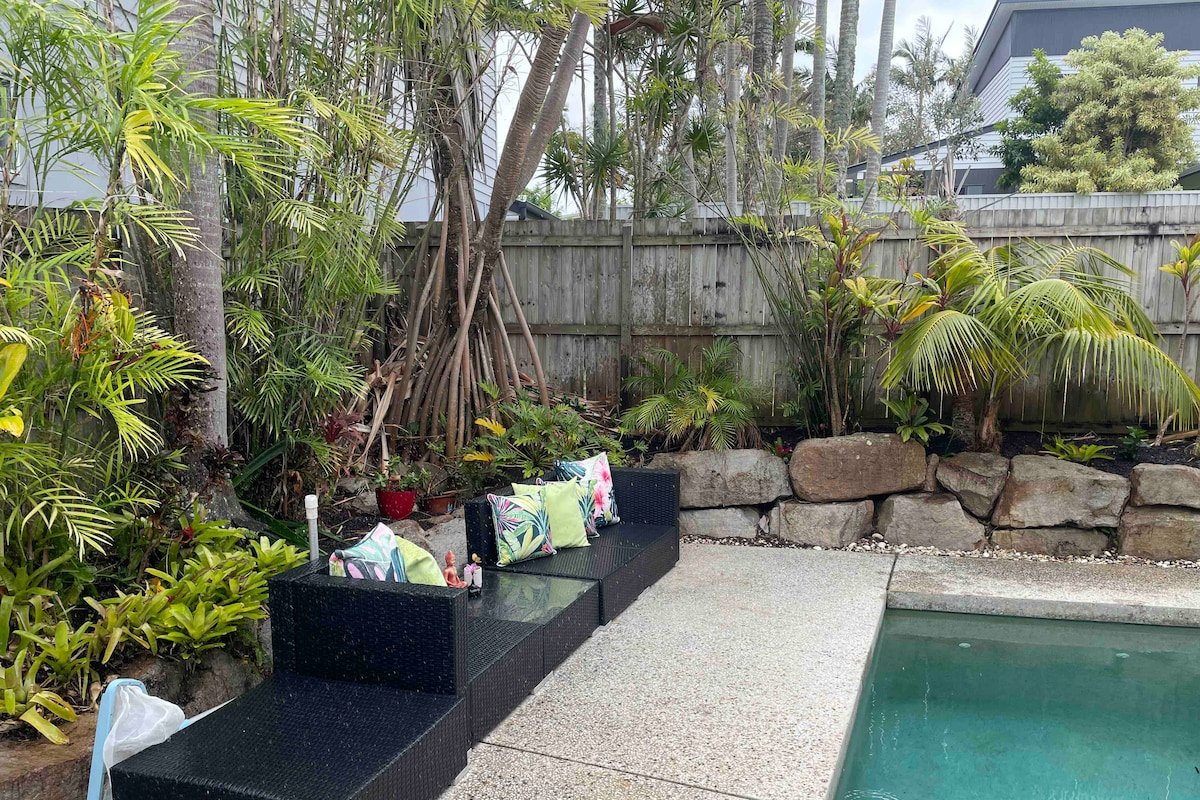 Spacious beach house in beautiful Dicky Beach gallery image 5