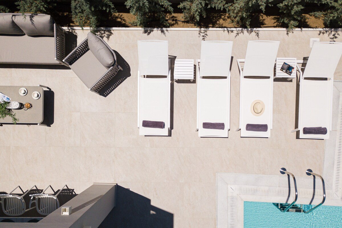 Lagoon Seaside Villa, a Sumptuous Retreat gallery image 5