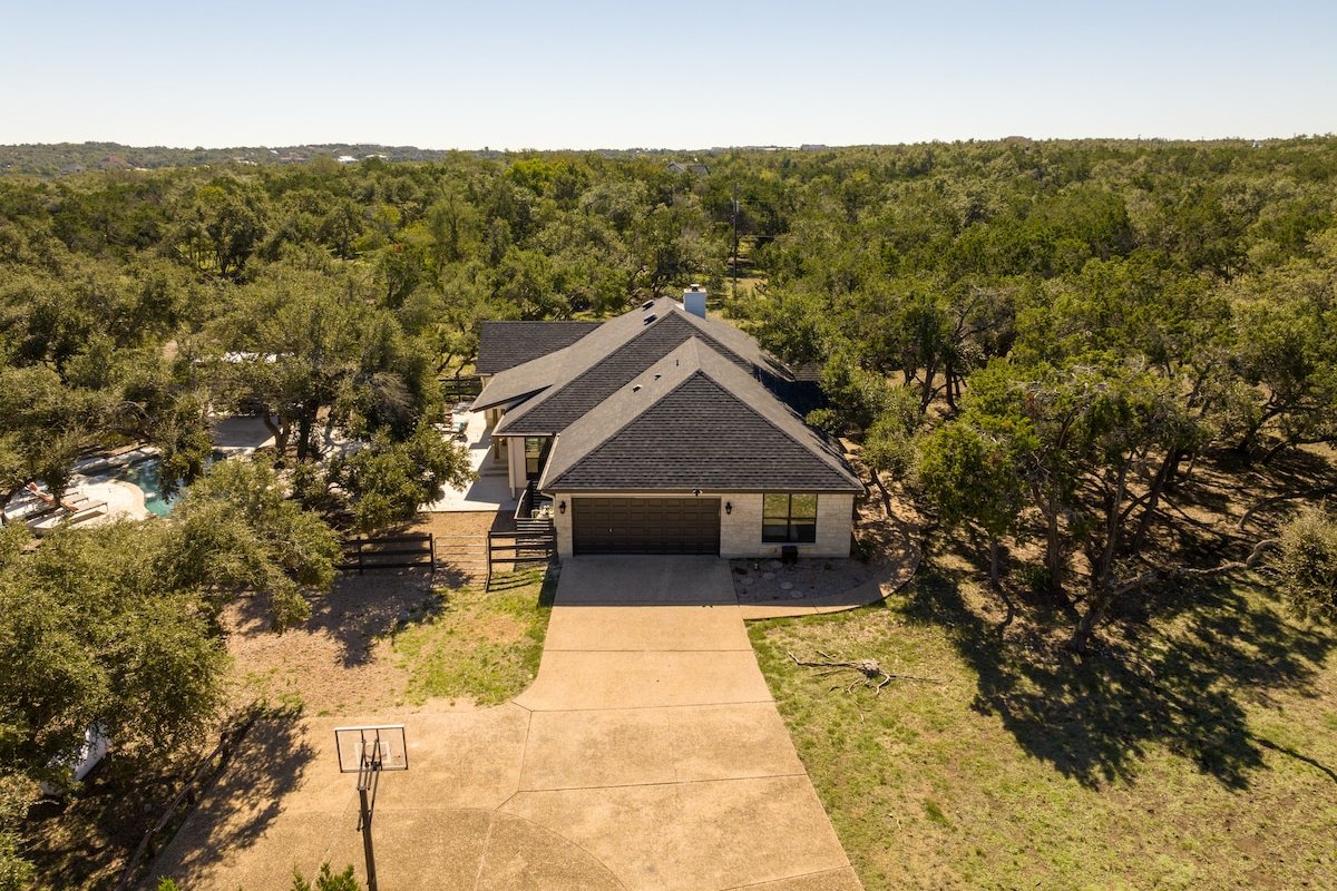 Secluded Hill Country Luxe: Vibes, Pool, Best Spot gallery image 5