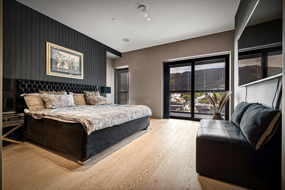 Exclusive Penthouse with Bryggen Views gallery image 2