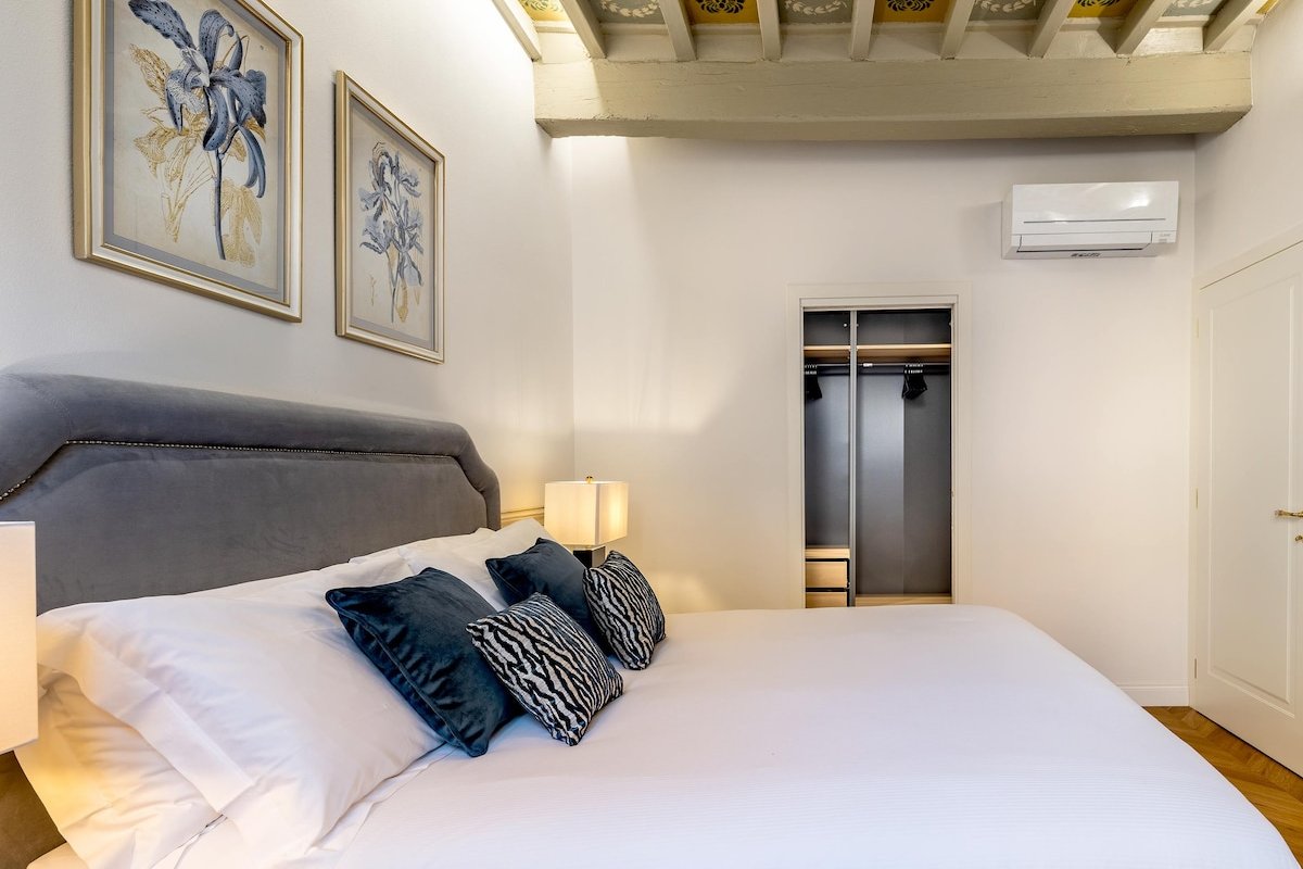 Central apartment near Santa Croce. Via Giraldi gallery image 5