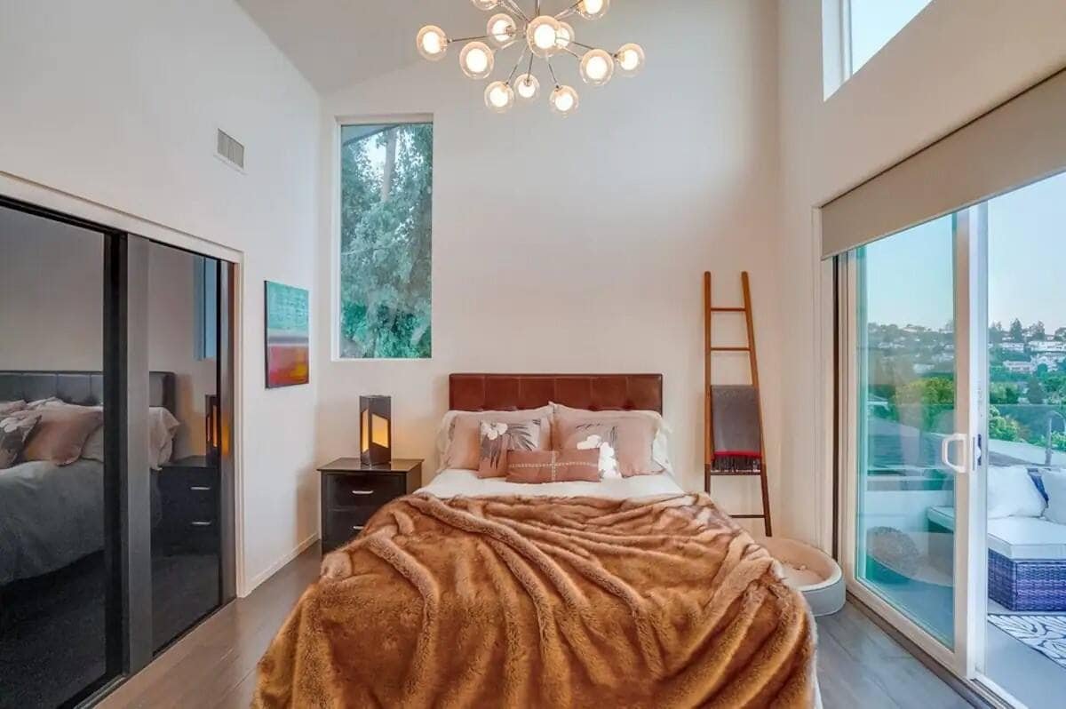 Scenic Poolside Getaway in Hollywood Hills gallery image 2