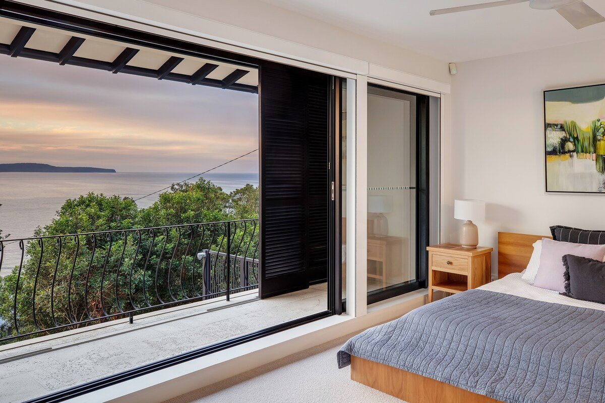 Palm Beach Chic: Sprawling Luxury with Ocean Views gallery image 5