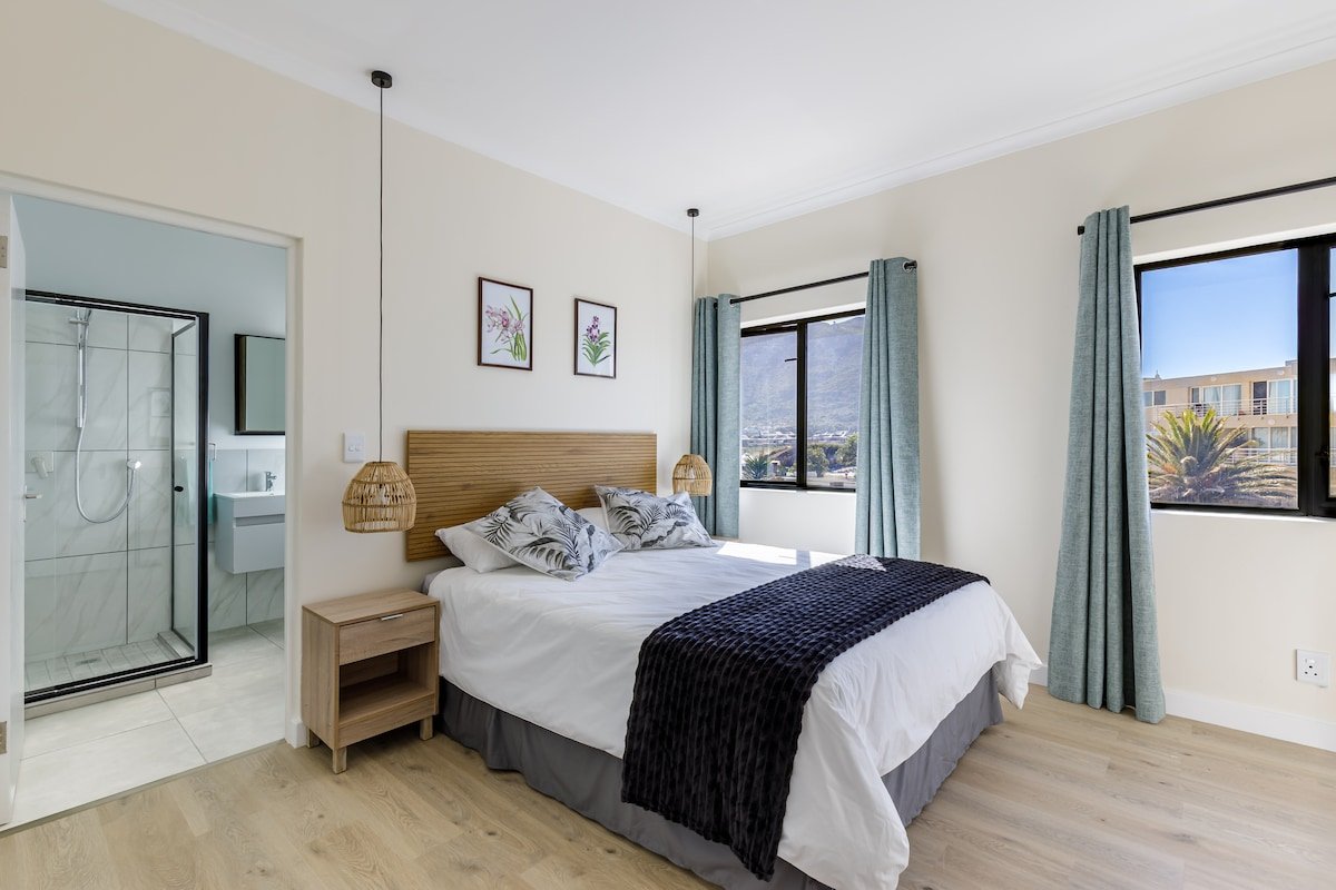 3 Bed On The Beach | Ocean Views from 2 Balconies gallery image 4