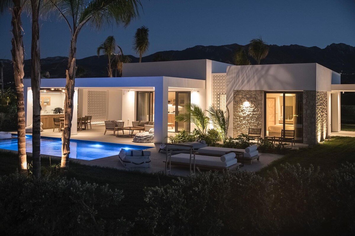 TAF All Villas Beachfront – Two Bedroom &TESLA i gallery image 5