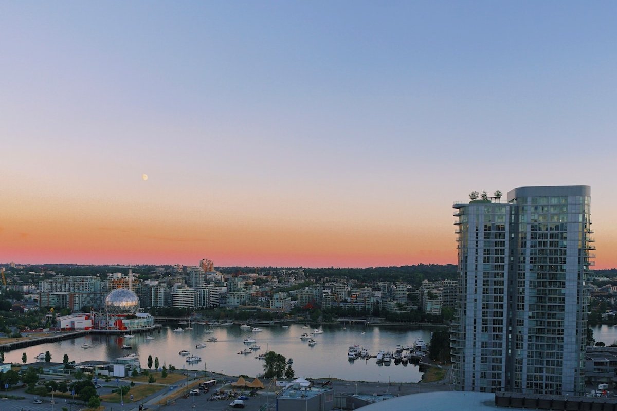 DT 3BDR/AC/Pool/Gym/Parking/Best Location gallery image 5