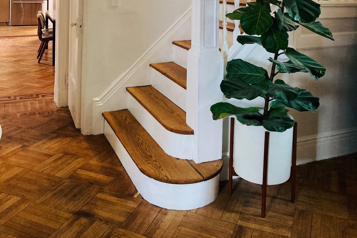 Newly Renovated & Luxurious Historic Home gallery image 4