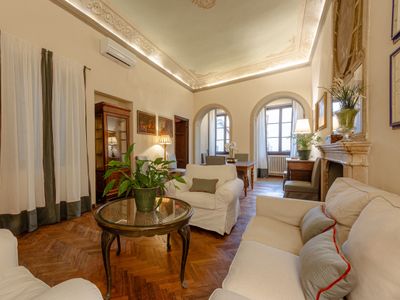 Uffizi Palace Centro elegant apartment + parking