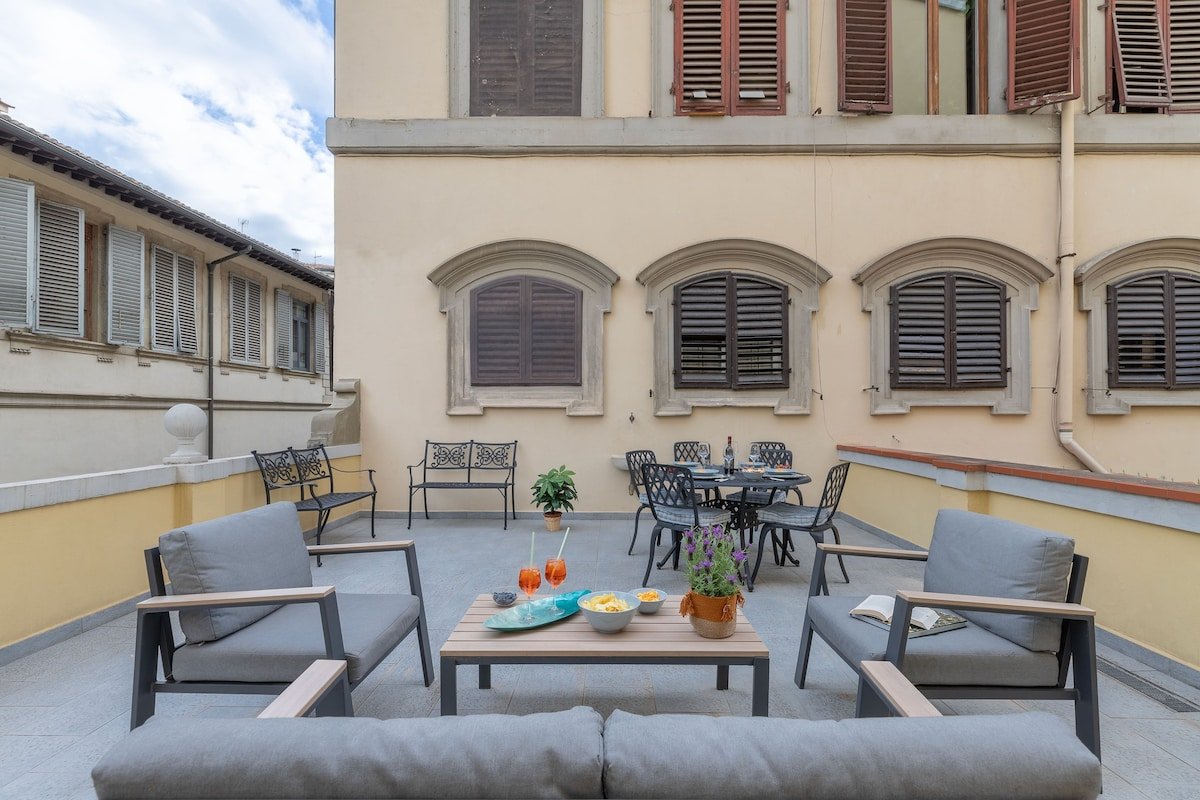 Florence Design apartment with large terrace gallery image 4