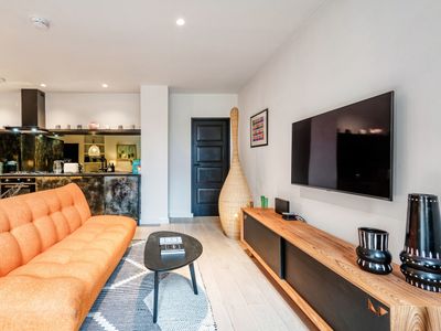 Notting Hill 2 Bed with Sauna – by Out of Office L