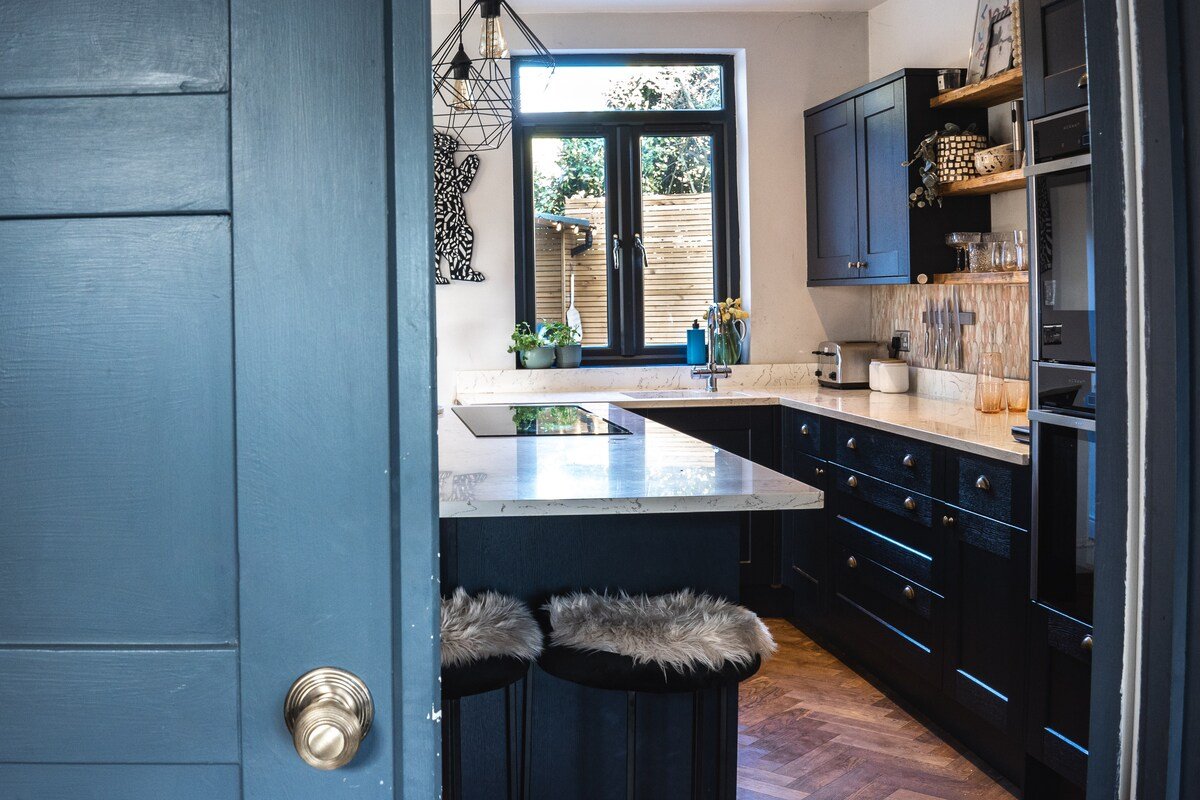 Detached house in Bishopston gallery image 5