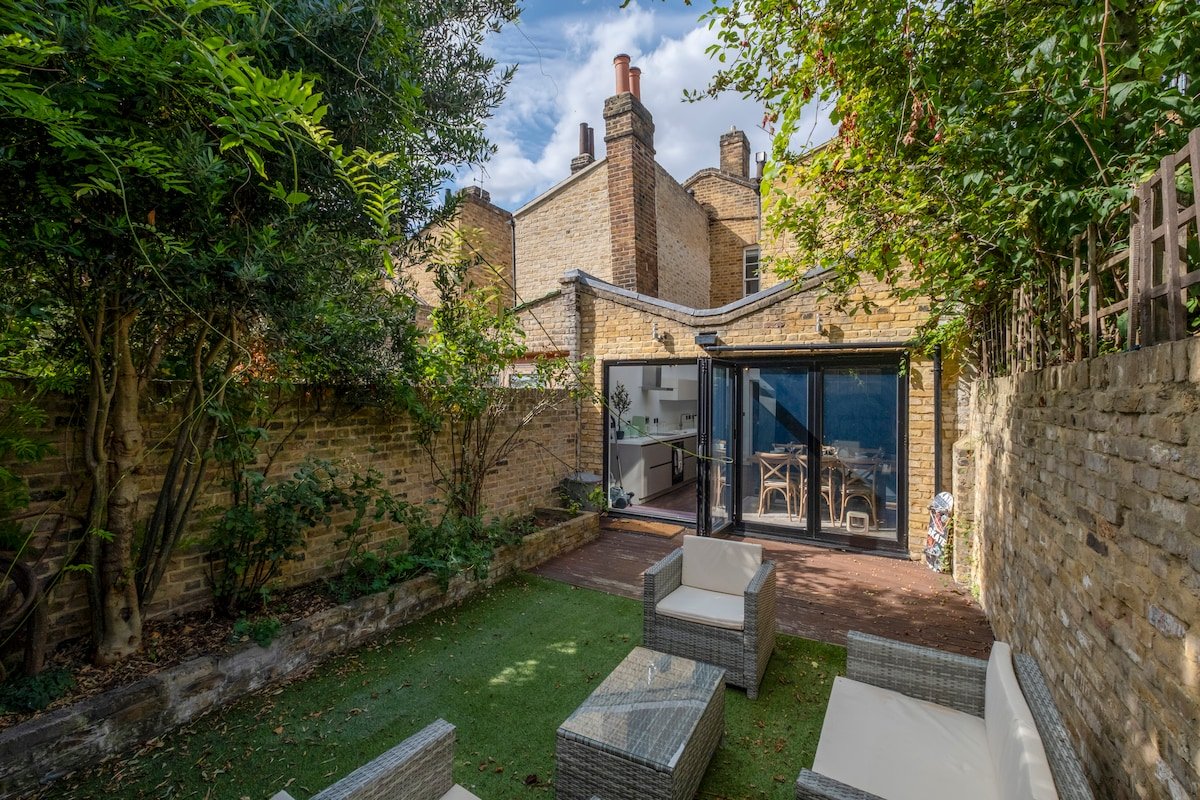 “Classic British Manor” gallery image 3