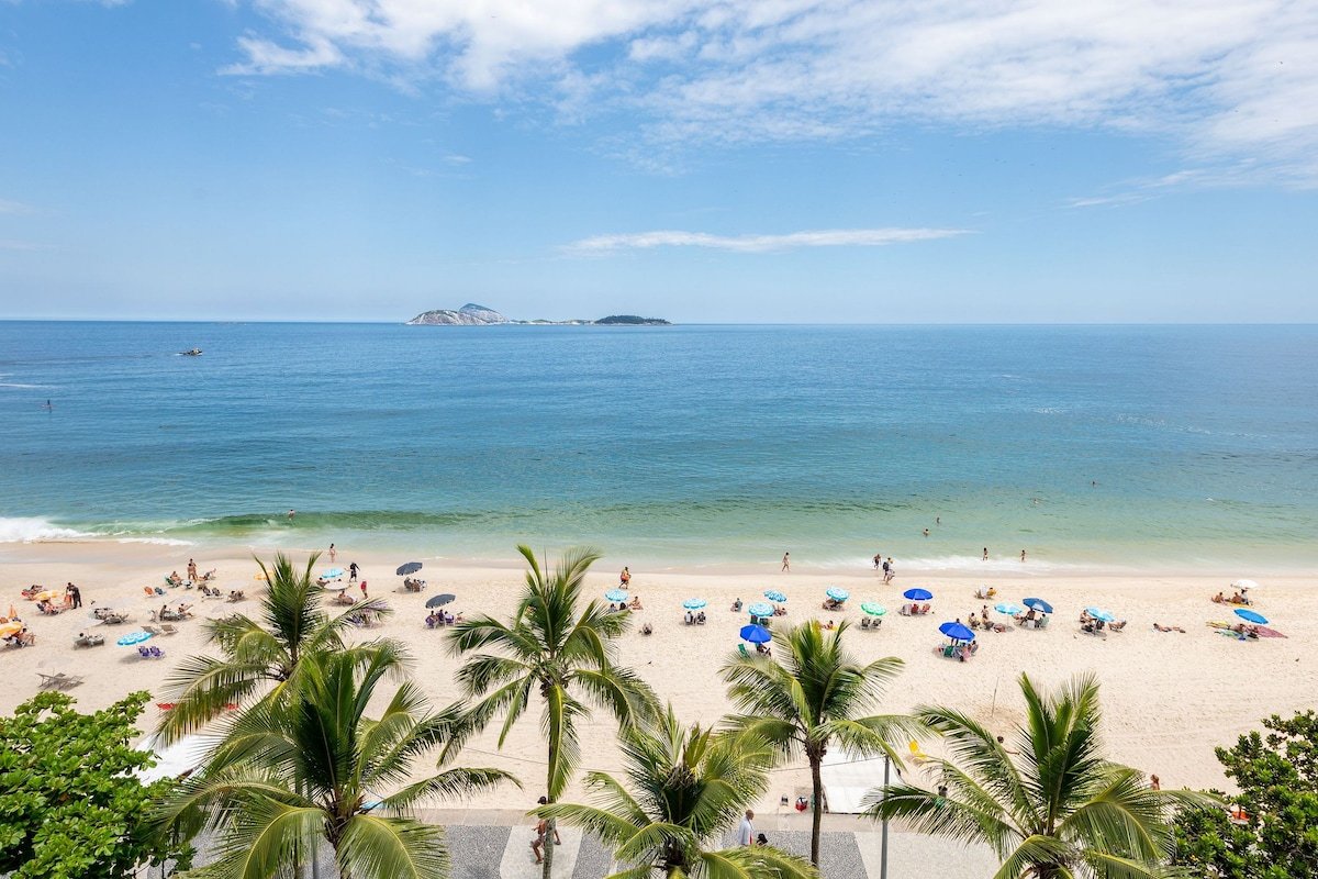 Rio082 – Charming beachfront apartment in Ipanema gallery image 4