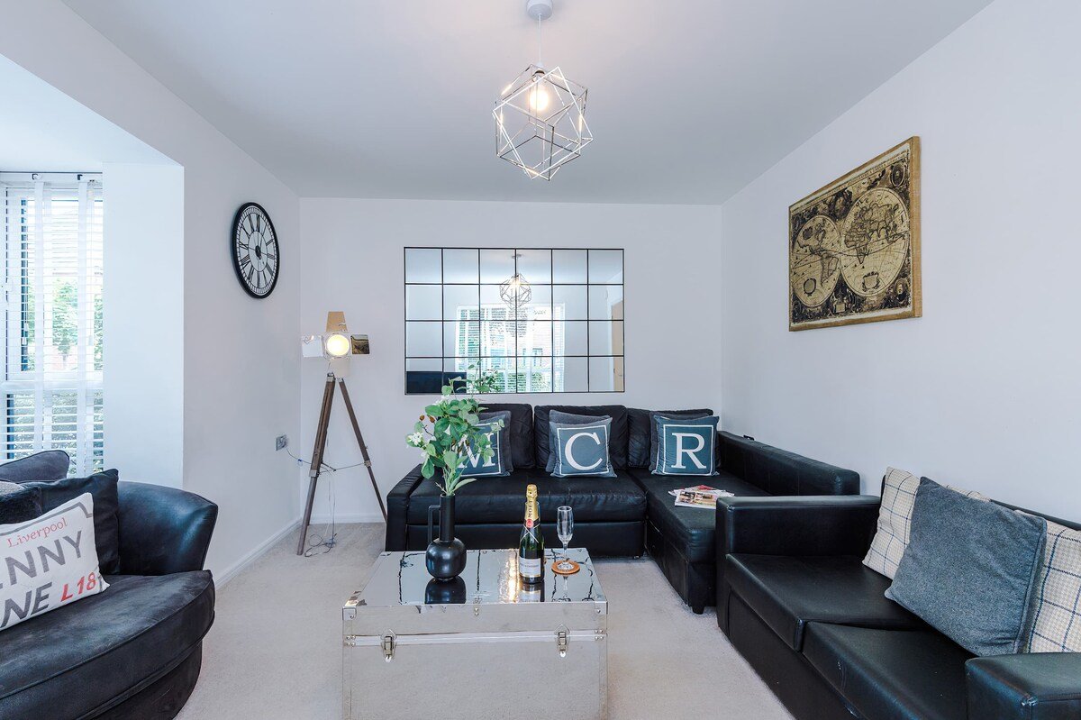 Perfect Riverside Home in Manchester, FREE Parking gallery image 3