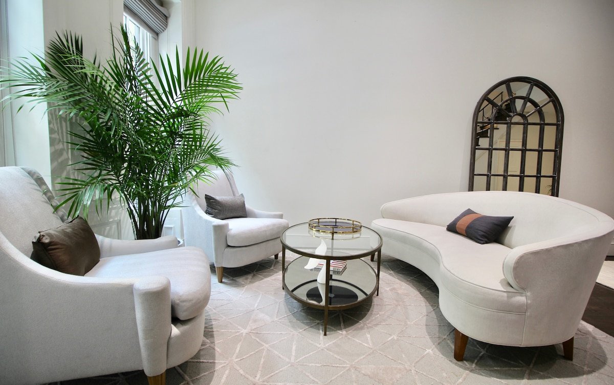 Private, Beautiful Upper Eastside Townhome gallery image 3