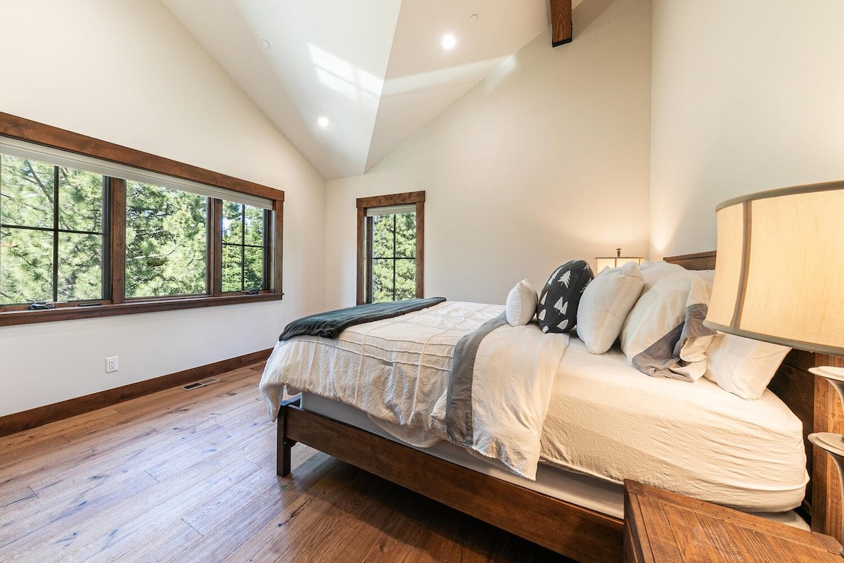 Arcadia by Tahoe Getaways – 5BR w Game Room gallery image 3