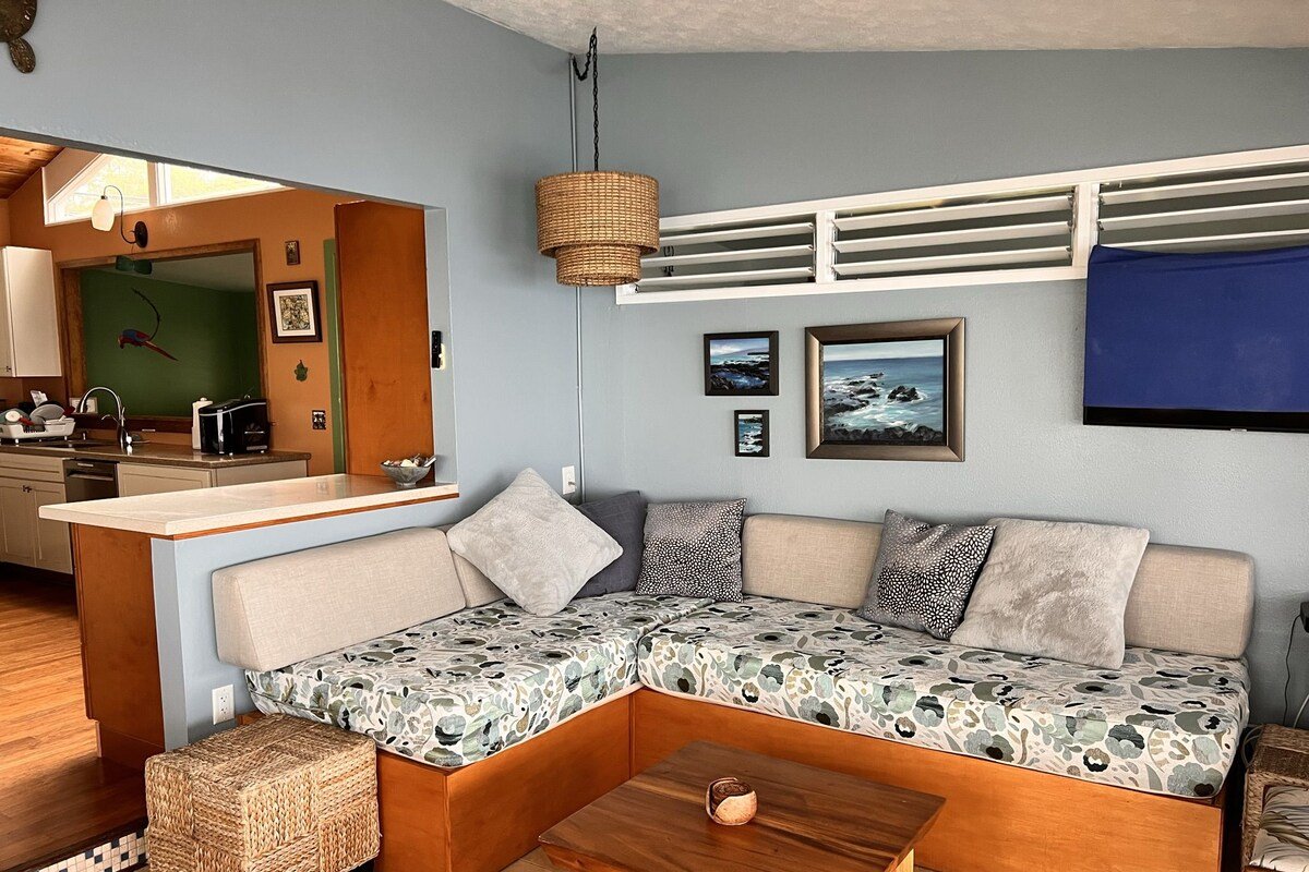 Pvt Oceanfront Home ~ 2 BR + 2 other , sleeps 10 gallery image 4