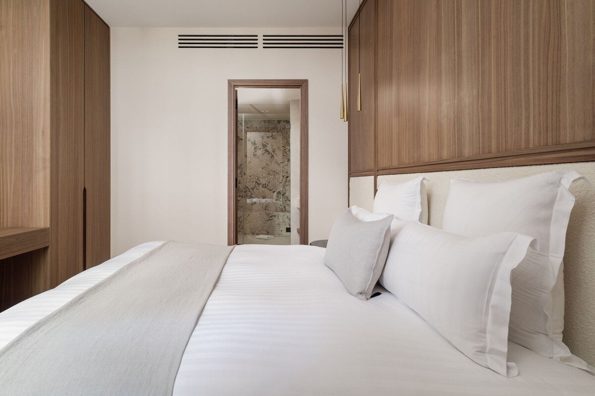 ONIRI 3-BR/3Ba with Services – Le Marais gallery image 4