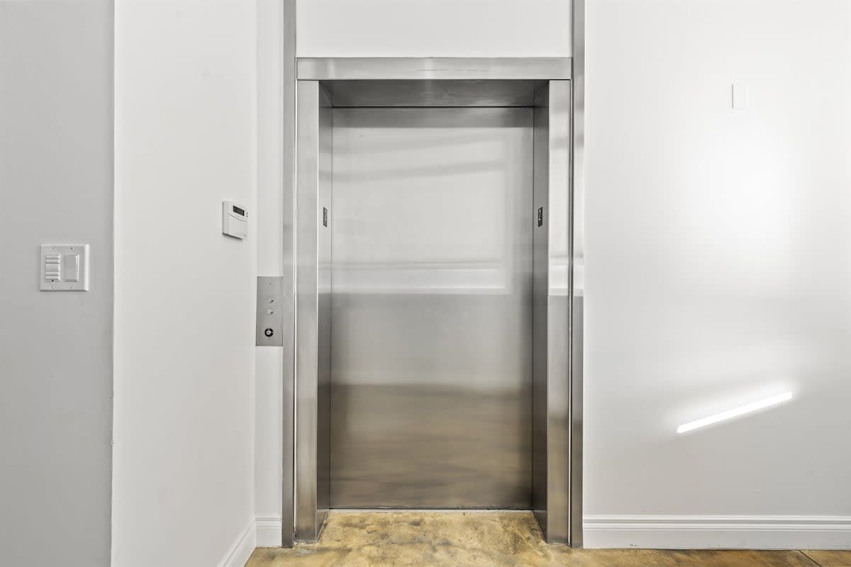 The Aristocrat – 3800 sqft Denver Loft w/ HUGE Pat gallery image 5