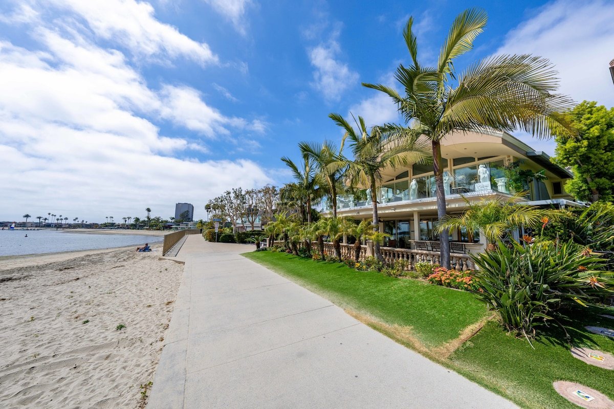 Family Luxurious Waterfront Escape gallery image 2