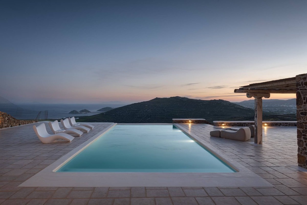 Mykonian Icon Villa gallery image 2