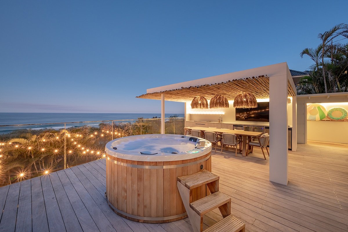 Beach Cabana @ Crusoe – Heated Pool, 1min to beach gallery image 2