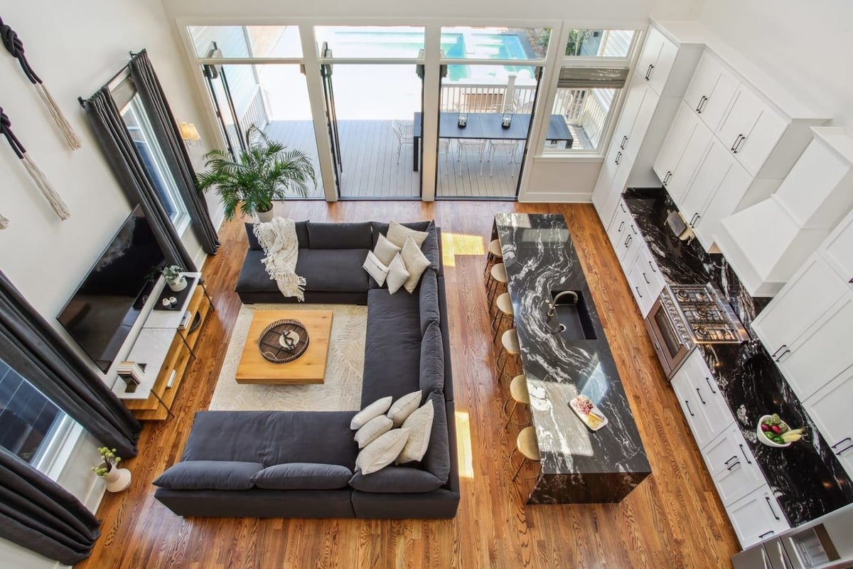 New Stylish Renovation | Heated Pool & Spa gallery image 4