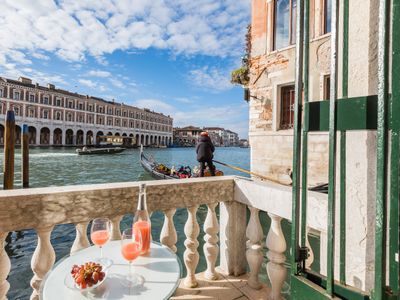 Ca’ Giulia Grand Canal in the lively Rialto Area!