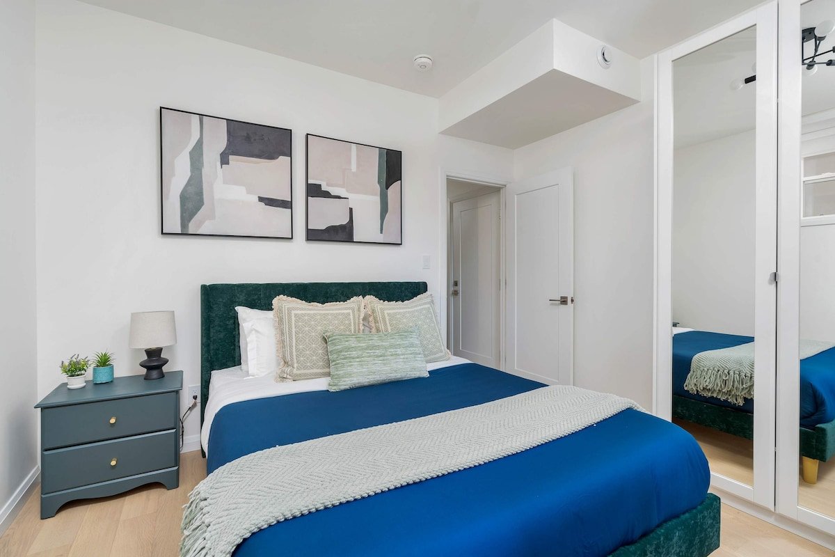 Luxury 3-Bedroom Oasis at College & Bathurst! gallery image 3