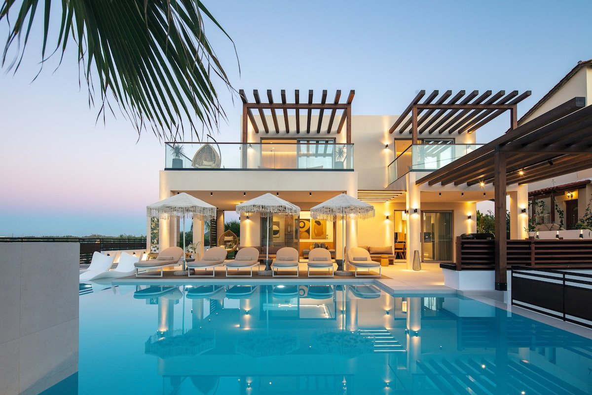 Macaw Luxury Residence, daily housekeeping! gallery image 2