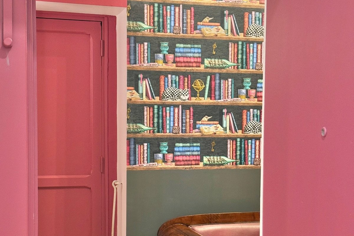 Alma de Chiaja -elegant & central Design Home gallery image 3