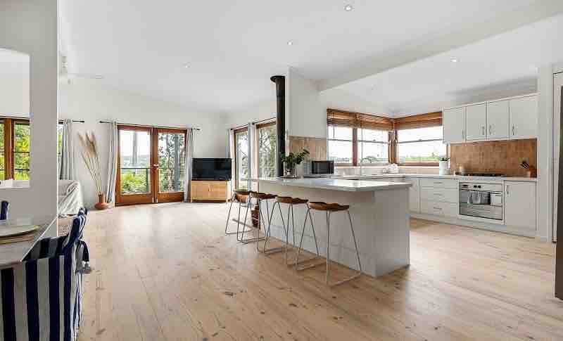 My Champagne Deck by MyCoastline Accommodation gallery image 4