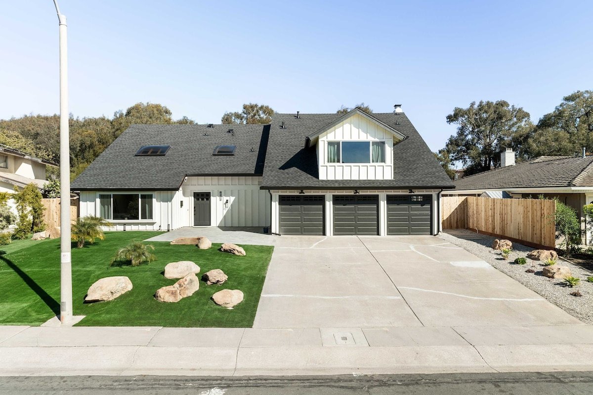 Lux 5-Bedroom Home in La Jolla Min to Ocean gallery image 3