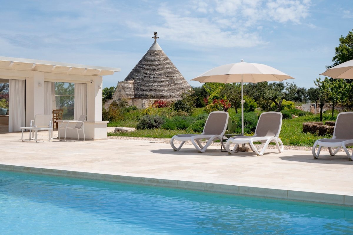 Trulli Casalina exclusive villa with pool gallery image 2