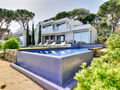 ★ CoastalVillas – Villa La Calma ★ beach luxury