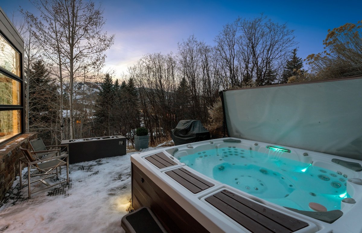 Luxury Retreat | Game Room, Hot Tub & Grand Living gallery image 3