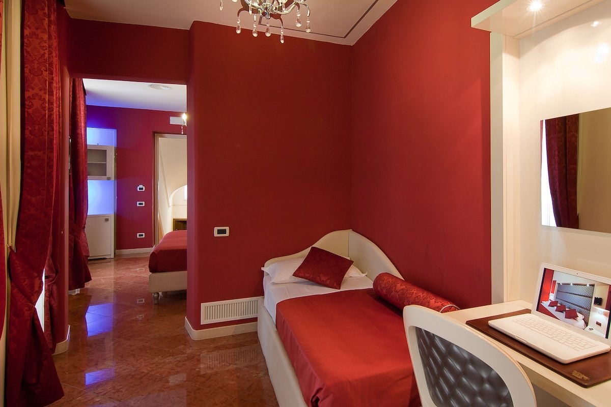 HOTEL FELLINI – JUNIOR SUITE per 4 persone gallery image 5