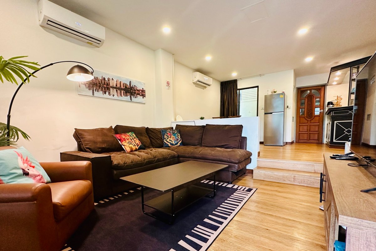 BTS Thonglor｜可住10人｜私人别墅｜4个卧室｜免费停车｜高性价比