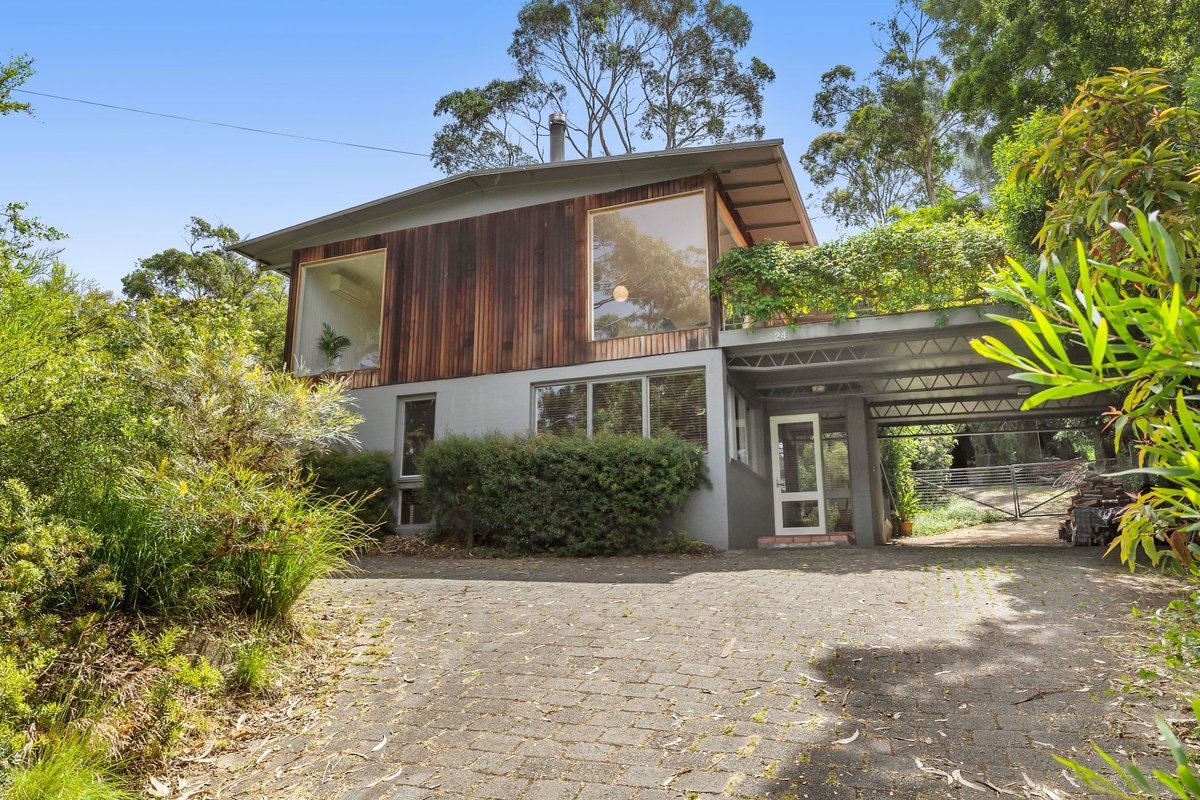 House in central Lorne
