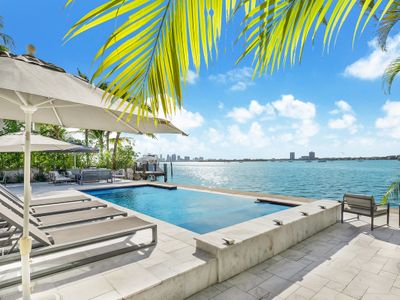 Bayfront Escape Poolside Luxury Villa with Sunset