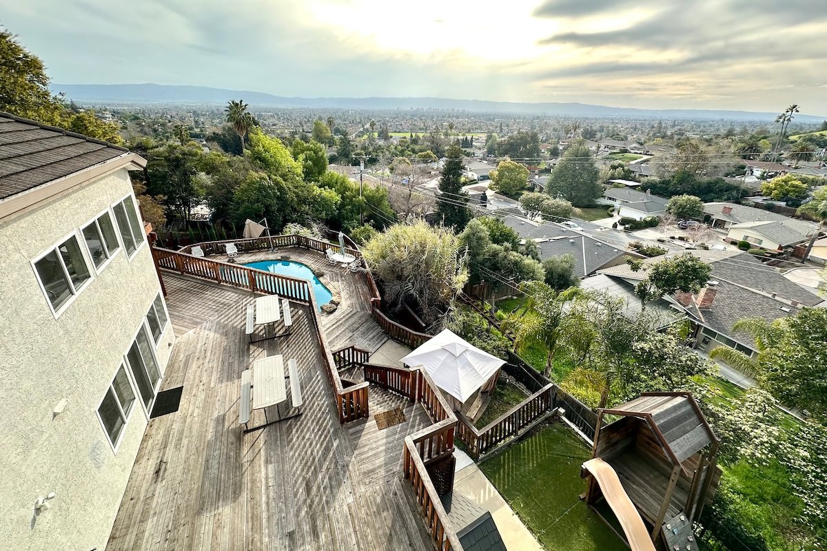 Luxury 7B4B Retreat Pool/Hot Tub/Play/Amazing View gallery image 5