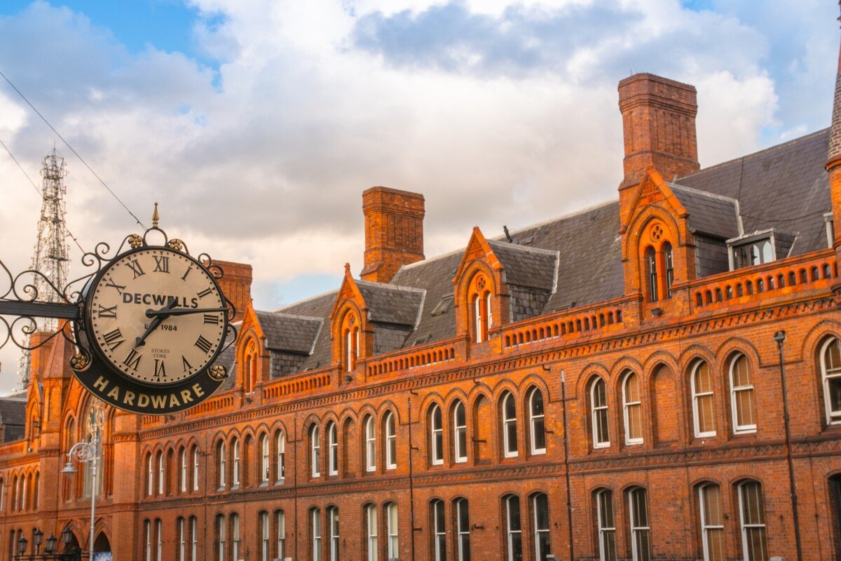 Luxury George’s St House with 4 Ensuites + Rooftop gallery image 3