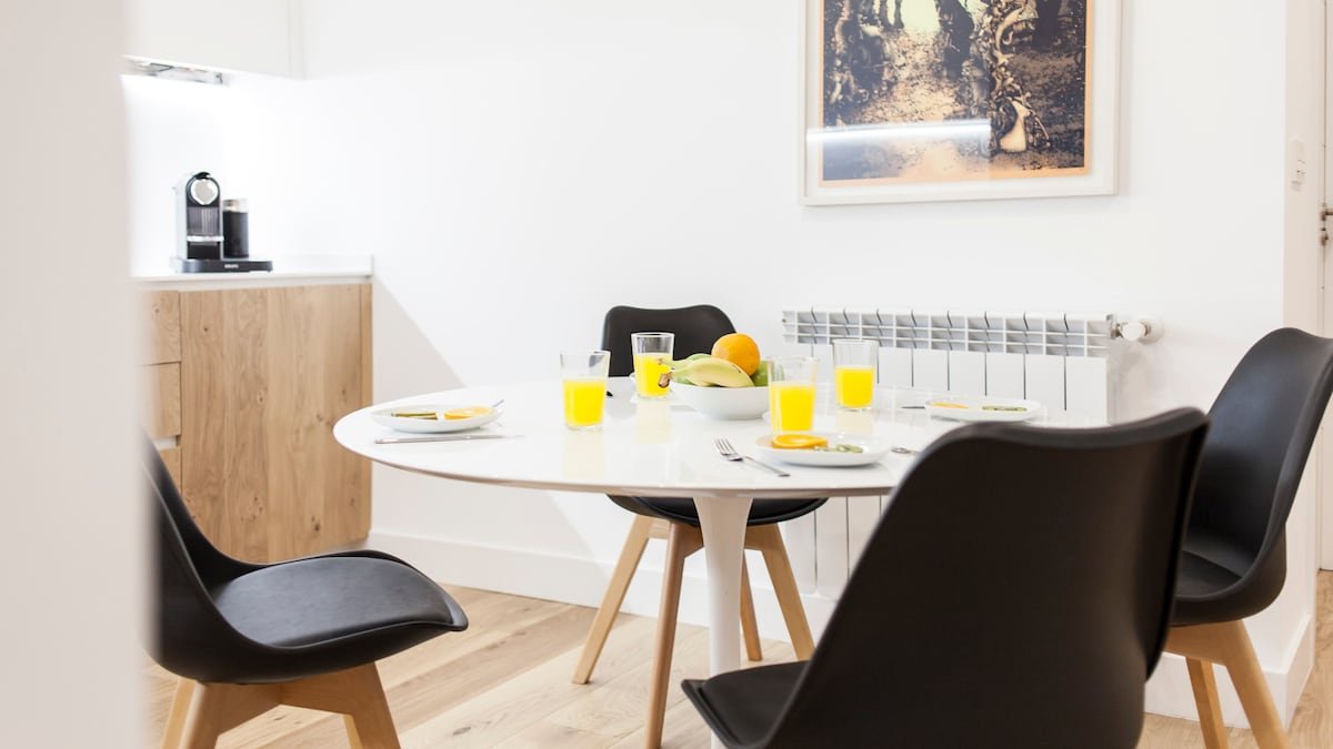 NEW Central Boutique Apartment 6 pax! gallery image 5