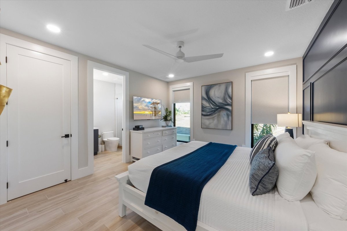 Lido Luxe Estate: Rental with Pool & Rooftop Deck gallery image 3