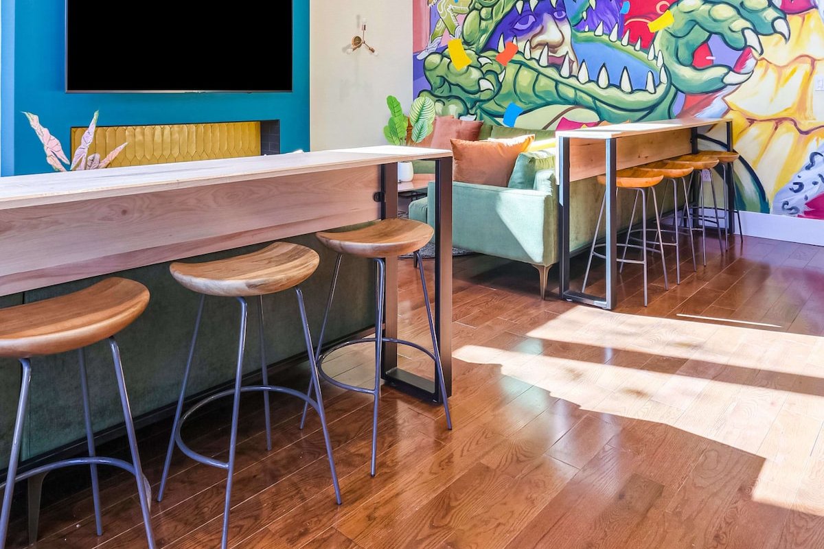 The Syd | Street Parades | Heated Pool & Oasis gallery image 5